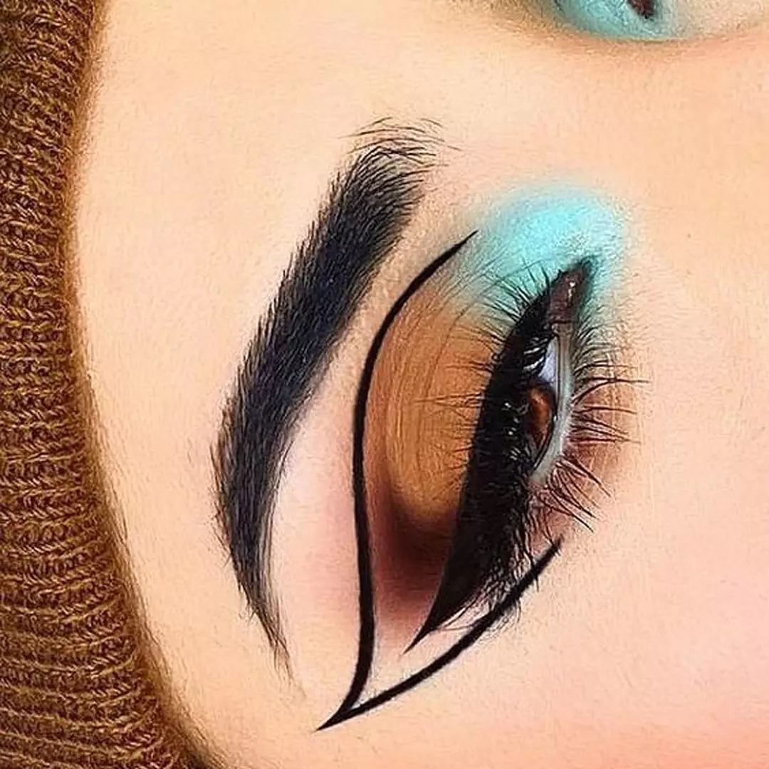 مدل‌های جذاب و مناسب میکاپ چشم برای فصل زمستان.