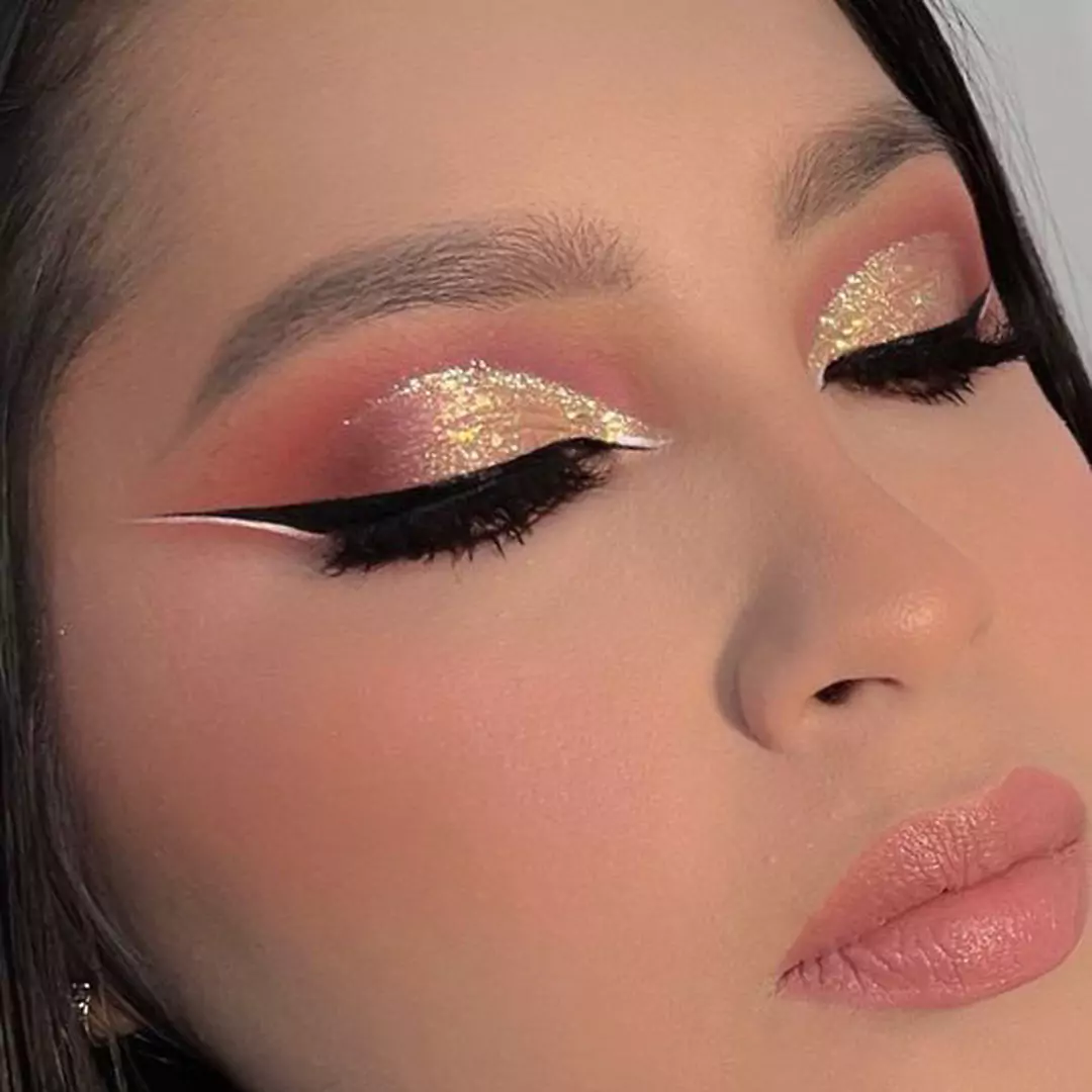 مدل‌های جذاب و مناسب میکاپ چشم برای فصل زمستان.