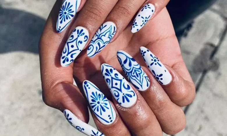 جذاب ترین و شیک ترین مدل های ناخن سفیدآبی