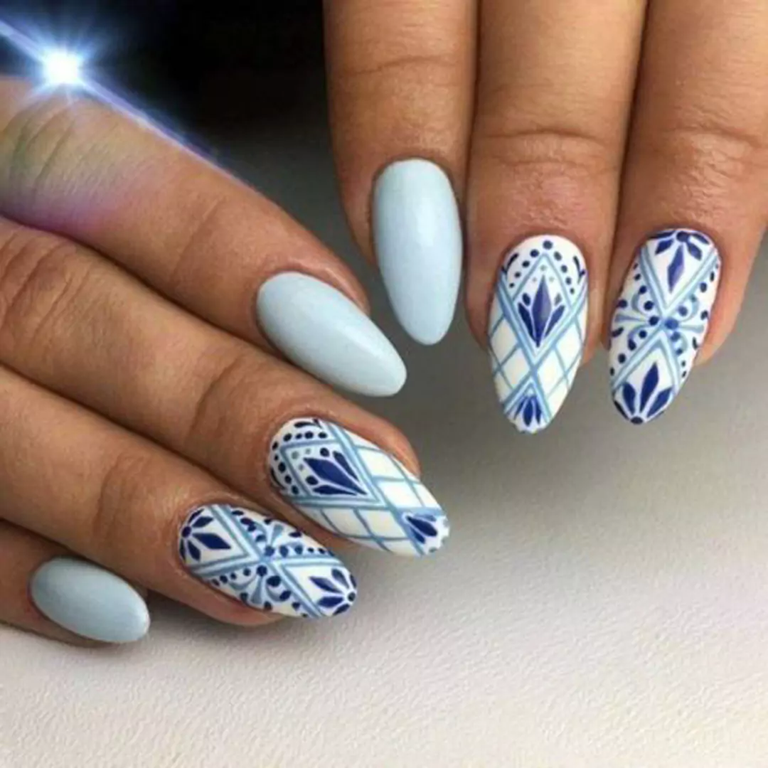 جذاب ترین و شیک ترین مدل های ناخن سفیدآبی