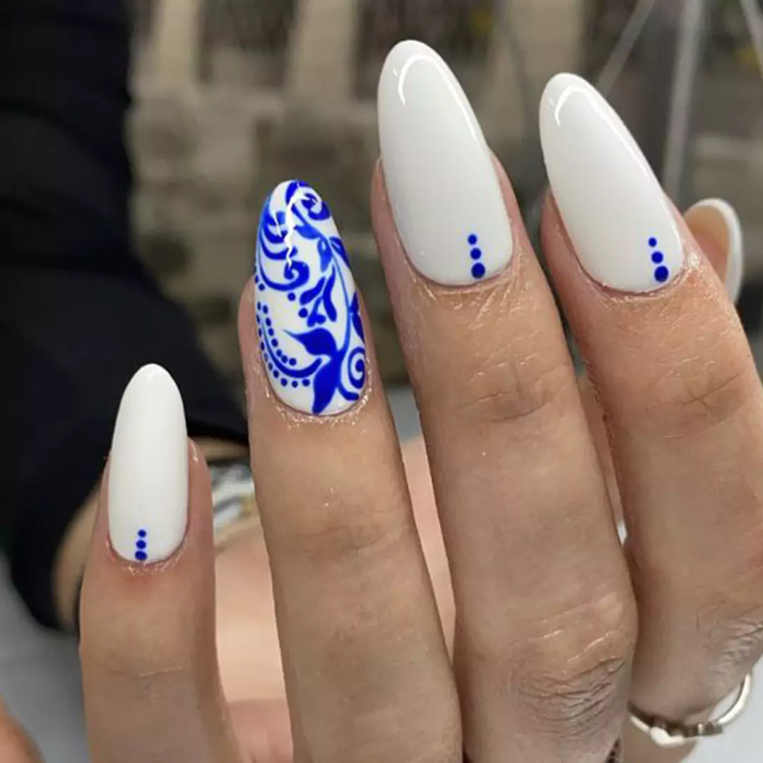 جذاب ترین و شیک ترین مدل های ناخن سفیدآبی