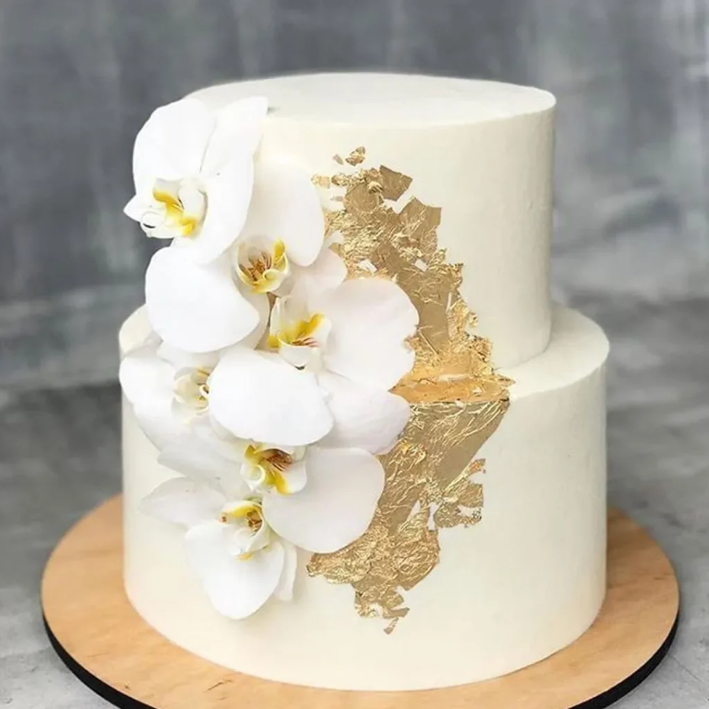 کیک با دیزاین ورق طلا