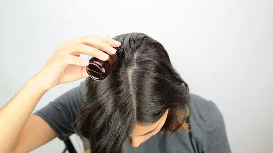 ماساژ با روغن برای داشتن موهای ضخیم‌تر