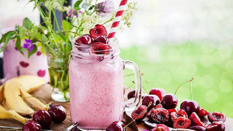 طرز تهیه اسموتی آلبالو