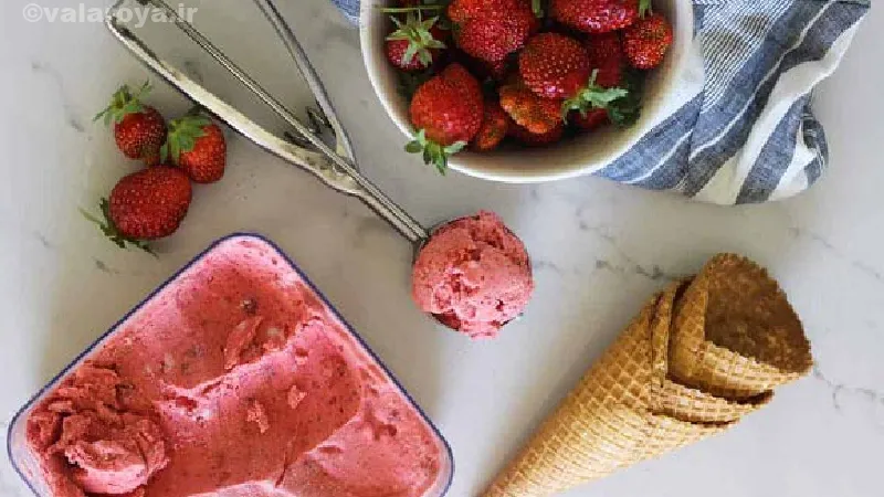 بستنی توت فرنگی