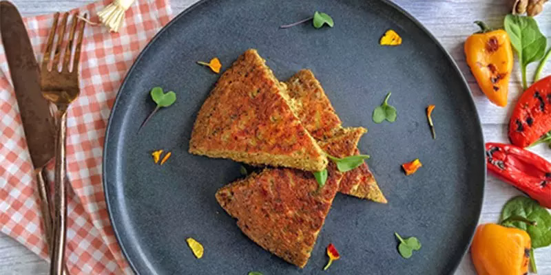 پخت و سرخ‌کردن کوکو گردو گیلانی