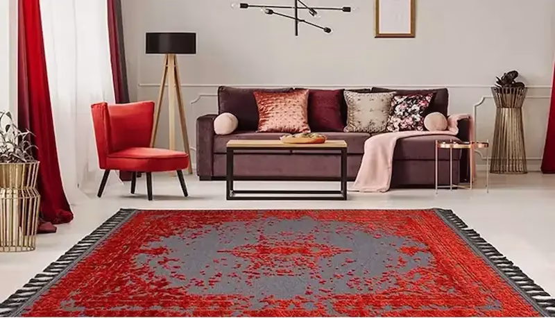 فرش قرمز در اتاق غذاخوری و پذیرایی رسمی