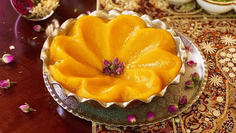 ترکیب حلوای چهل گیاه شیرازی با مغزیجات