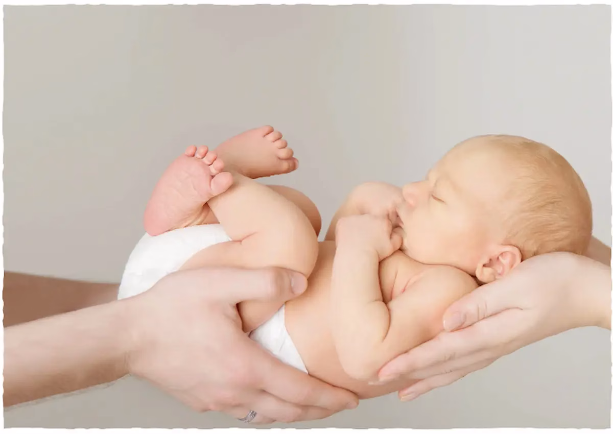 چه چیزهایی رنگ پوست جنین را تیره می‌کند؟ دلایل علمی و سنتی