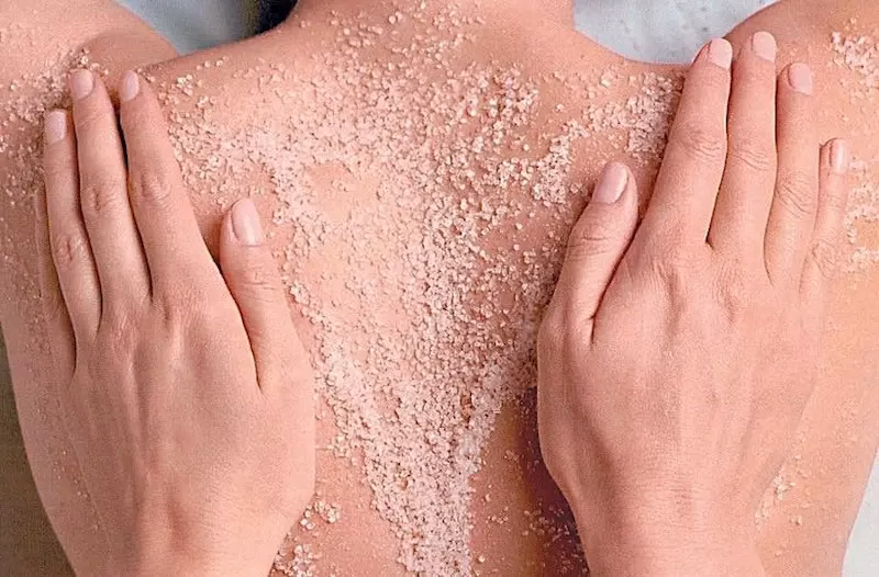 بهترین زمان و روش استفاده از اسکراب بدن