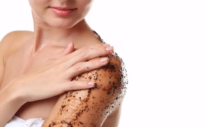 فواید اسکراب بدن با شکر برای پوست