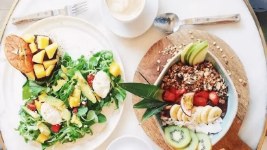 صبحانه وگان با ماست گیاهی و کمپوت خانگی