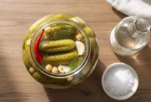 طرز تهیه خیارشور خانگی ترد و خوشمزه