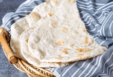 طرز تهیه نان لواش خانگی نرم و خوش‌عطر با تابه معمولی