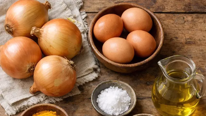 مواد لازم برای طرز تهیه نیمرو پیاز